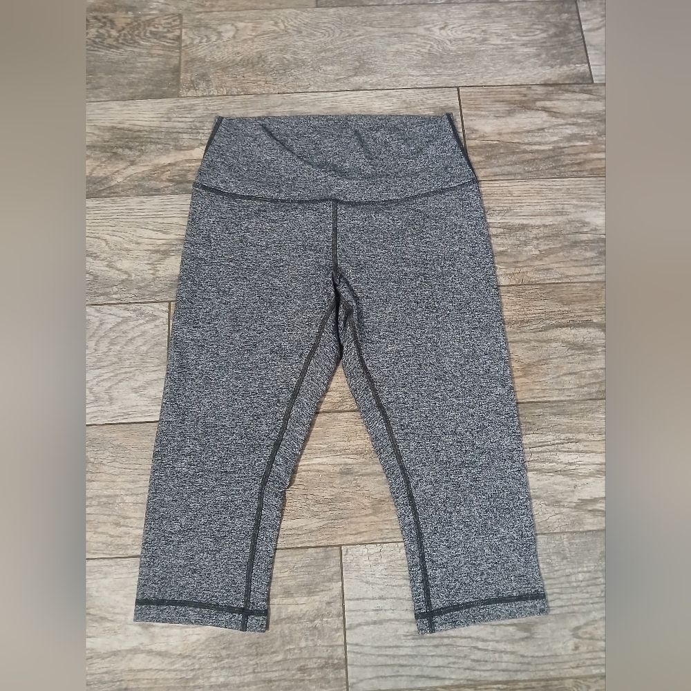 Lululemon Women's Capri Grey Leggings ~ In A Women's Size 10